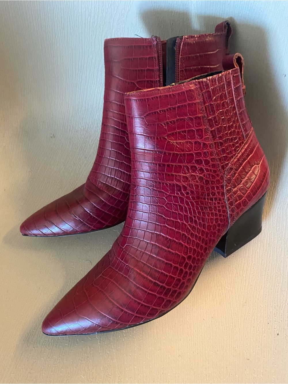 Franco Sarto Women's Luca red leather reptile embossed pointy toe Ankle Boots 9m